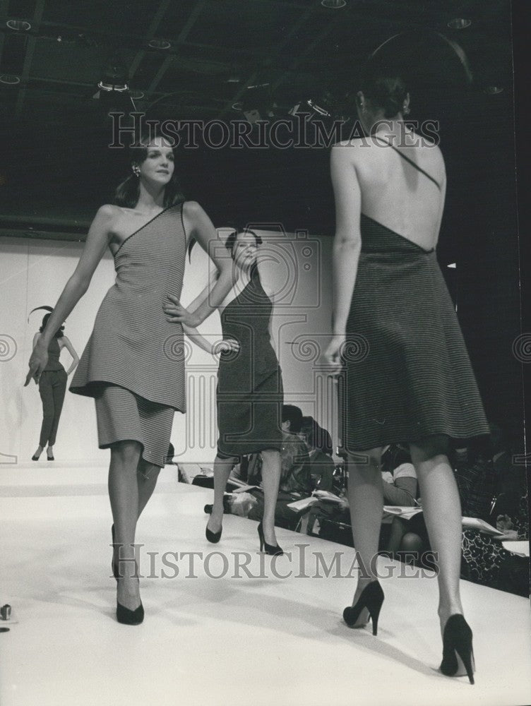 1979 Press Photo Hanro Models Walk Fall-Winter Collection Down Runway - Historic Images