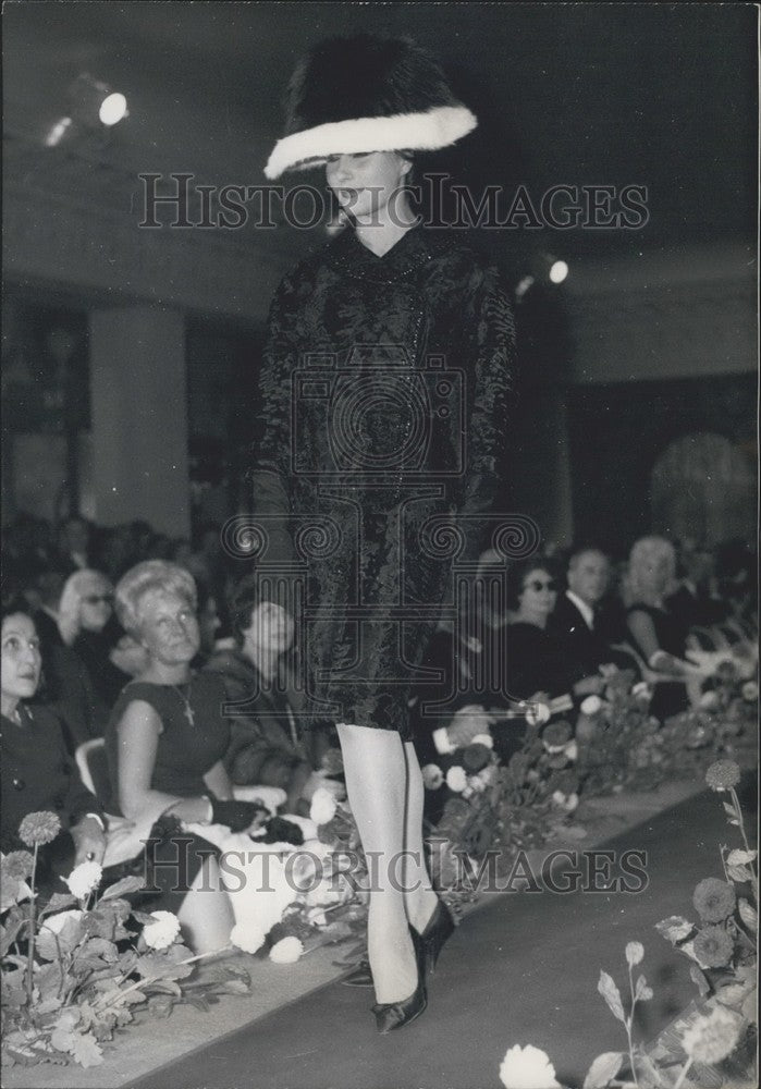 1962 Press Photo Model in Henri Stern Fur Suit & Black & White Mink Hat-Historic Images