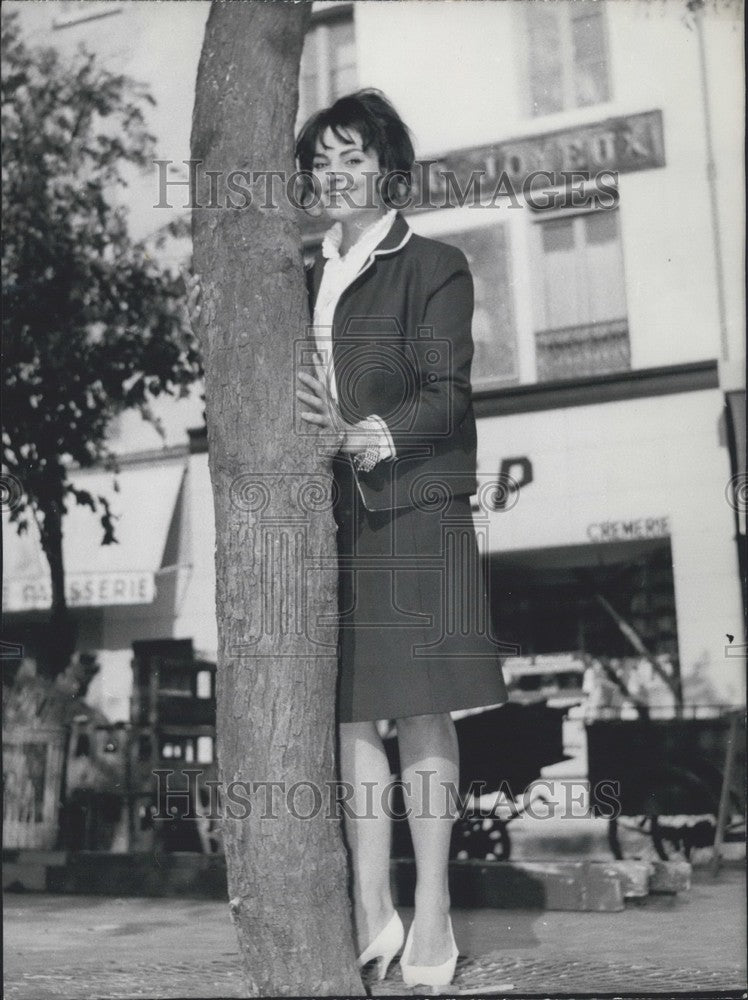 1962 Catherine Rouvel Plays Model in Gruel's "The Village Rooster" - Historic Images