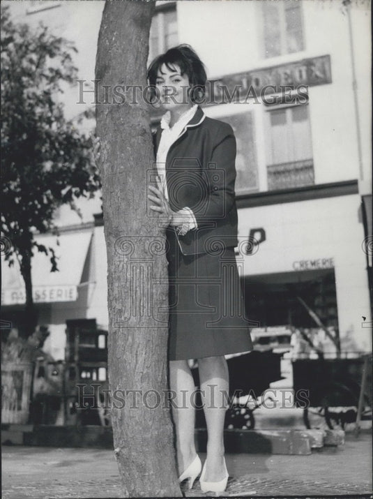 1962 Catherine Rouvel Plays Model in Gruel's "The Village Rooster" - Historic Images