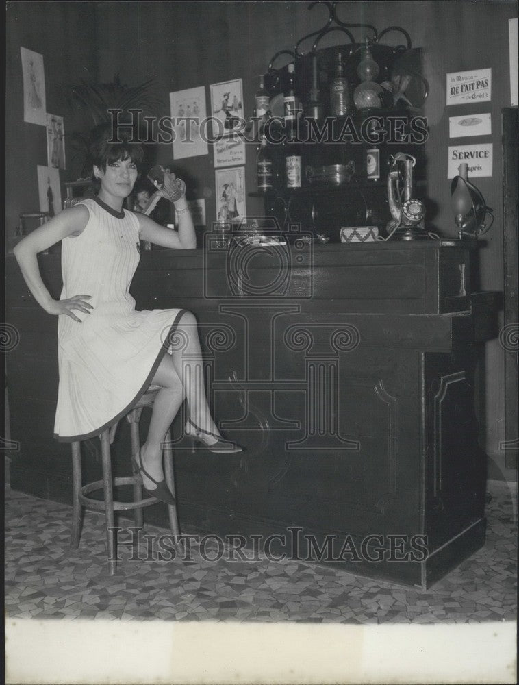 1965 Press Photo Day Dress Presentation at Claude &amp; Lilianne&#39;s Bistro-Boutique-Historic Images