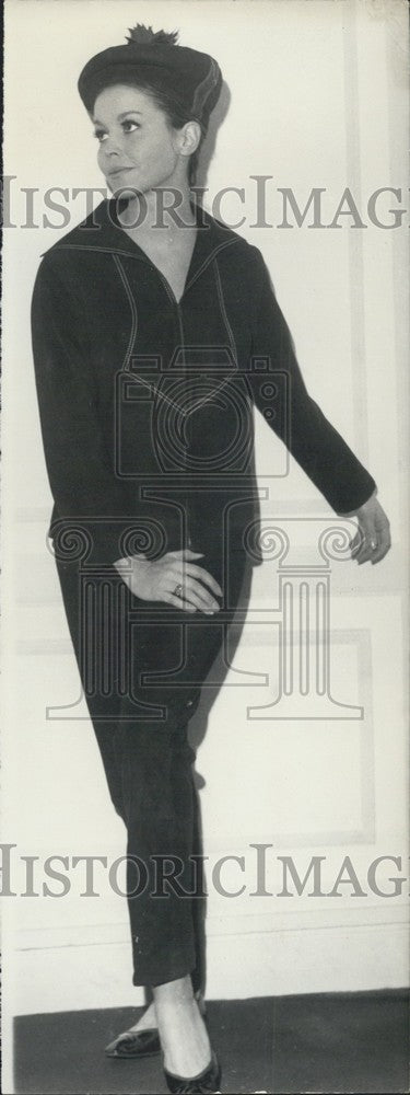 Press Photo A Sailor's Suit in Navy with a Matching Beret - Historic Images