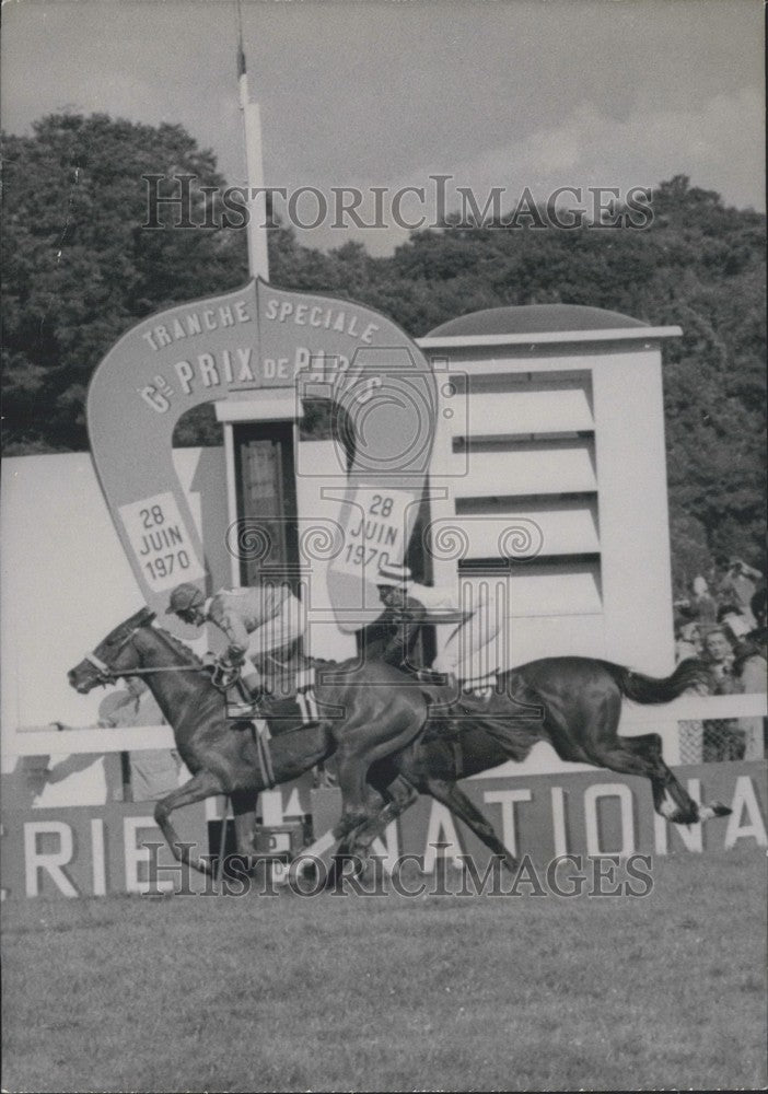 1970 Roll of Honor Crosses Paris Grand Prix Finish Line - Historic Images