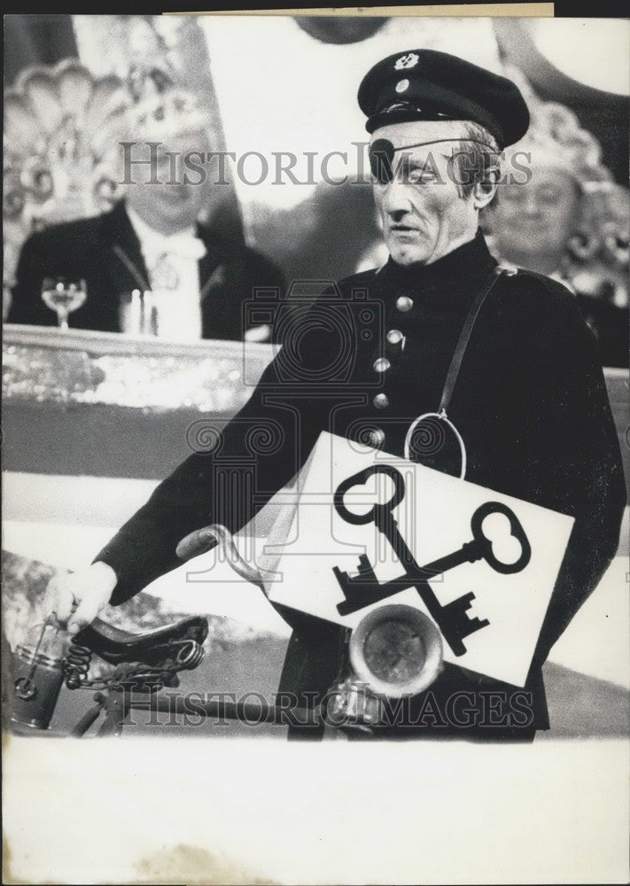 1967, Dr. Friedel Panitz. Speech. - Historic Images