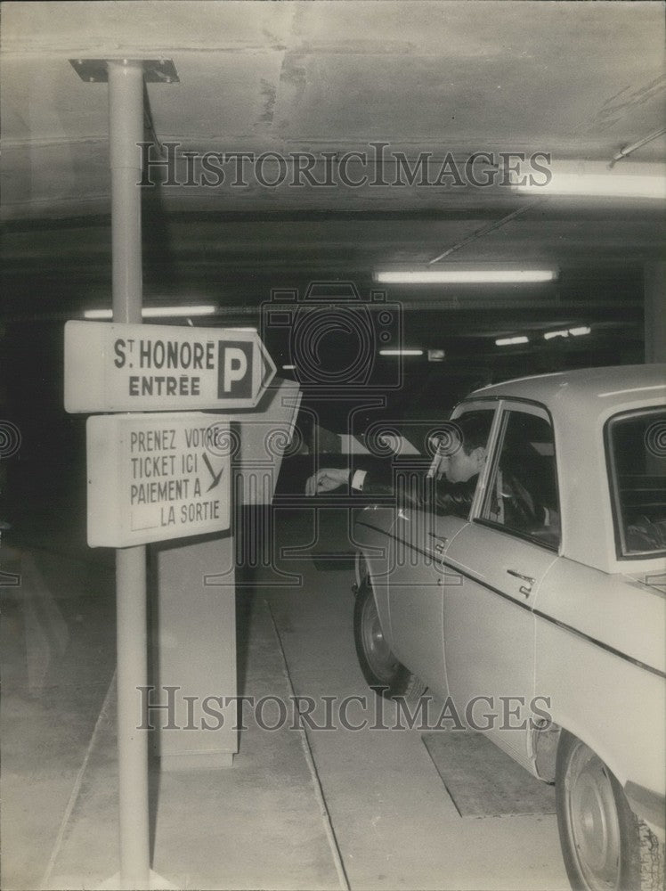 1966 Press Photo Car Entering the Haussmann Underground Parking Garage-Historic Images