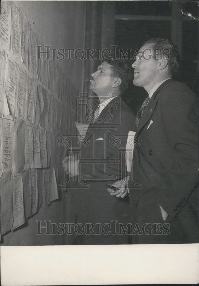 Press Photo Reporters at Ministry of Interior - Historic Images