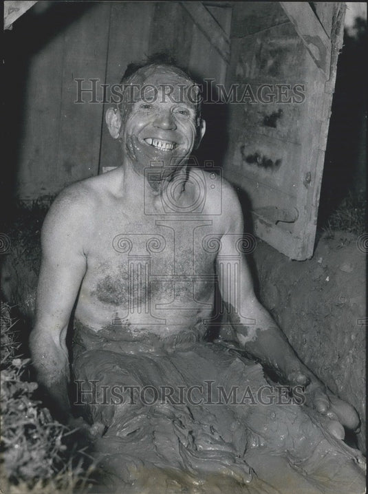 Press Photo Pastor Emmanuel Felke's Jungborn Spa in Diez an der Lahn. Lime Bath. - Historic Images