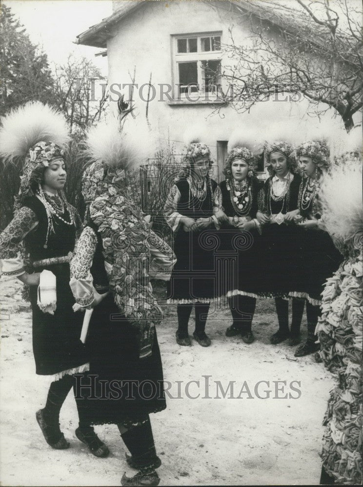 1973 Press Photo Lazarki Women Dance in Dragalevzi Village Bulgaria - Historic Images