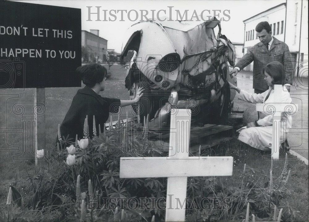 1966 Press Photo Advertisements about Safe Driving. Wreckage. Germany.-Historic Images