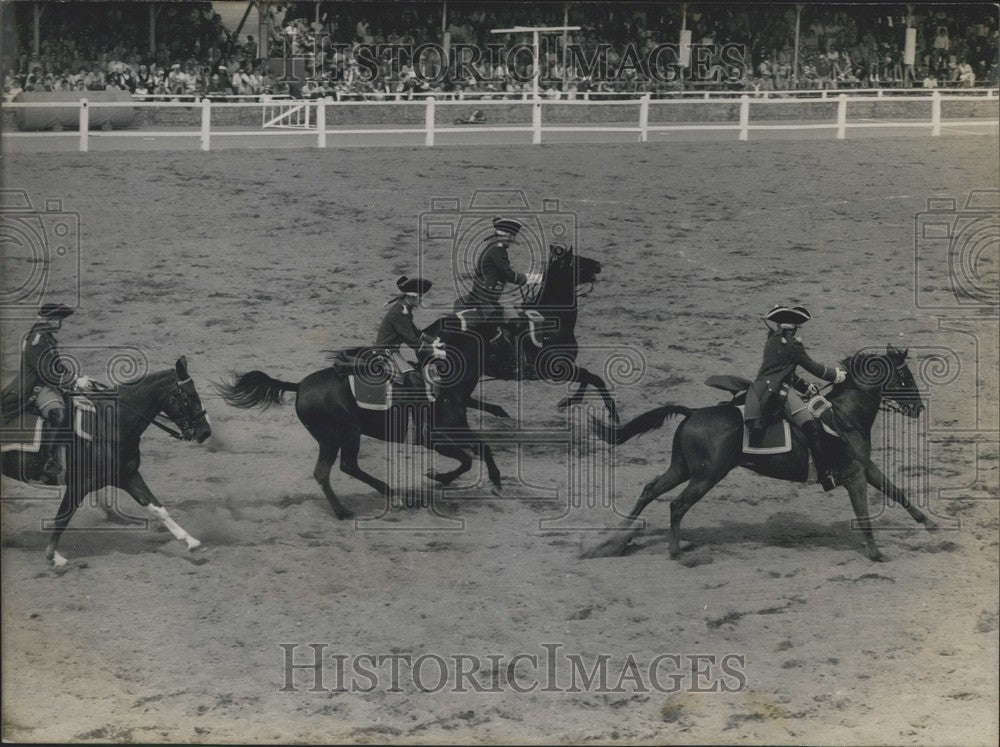 1971 Press Photo Louis XV Cavaliers During 122 Saumur Carousel Presentation-Historic Images