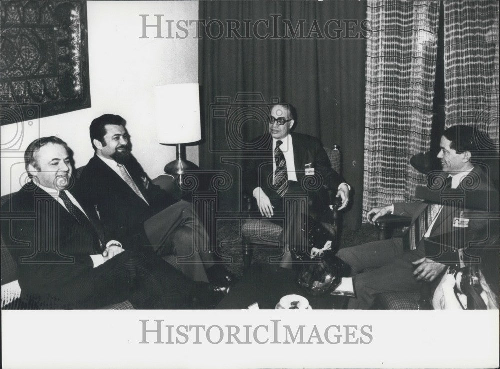 1977 Press Photo Egyptian And Israeli Peace Negotiators Meet In Cairo-Historic Images