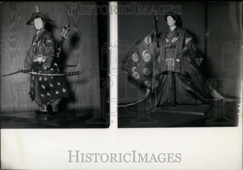 1957 Press Photo Kimono Exposition Epoch Figurines at Cernuschi Museum in Paris-Historic Images