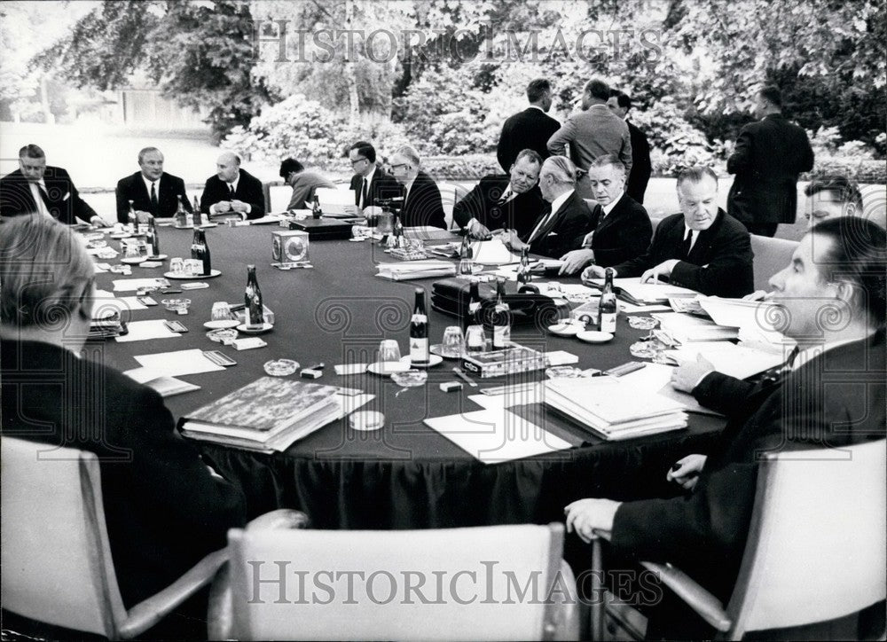 1967, German cabinet meeting in Schaumburg Palace Park. - Historic Images