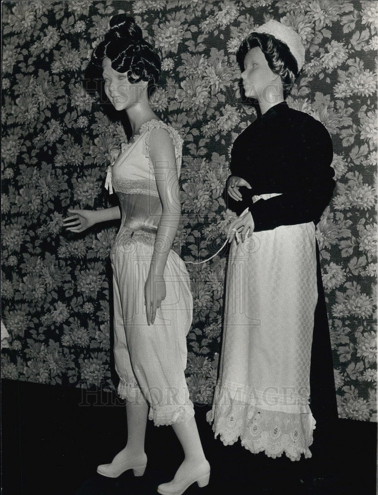1979 Press Photo 1890 Corset in Underwear Expo at Paris Style & Clothing Museum-Historic Images