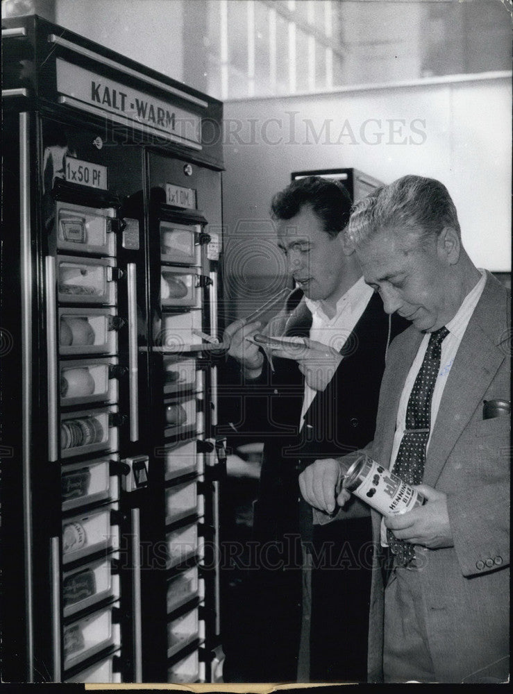 1956, Vending Machines in Munich. - Historic Images