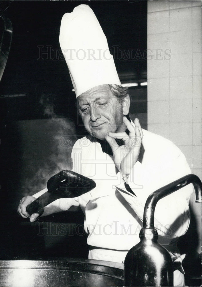 1969, Actor Gunther Philipp in "Ein Maedchen in der Suppe." - Historic Images