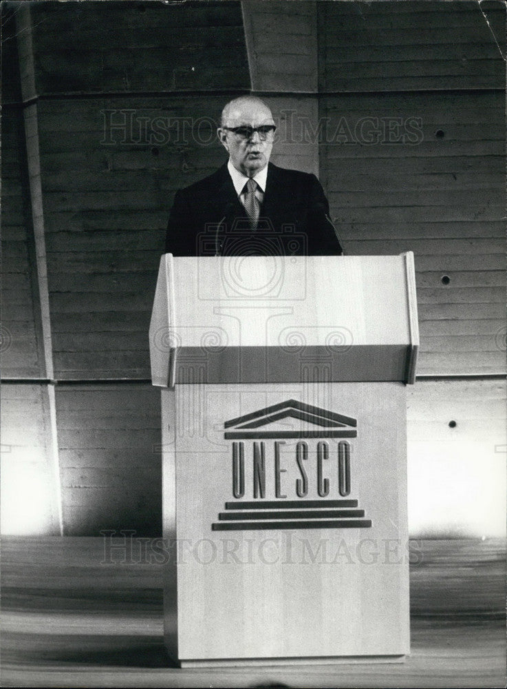 1982, Greek President Caramanlis at UNESCO Conference - Historic Images