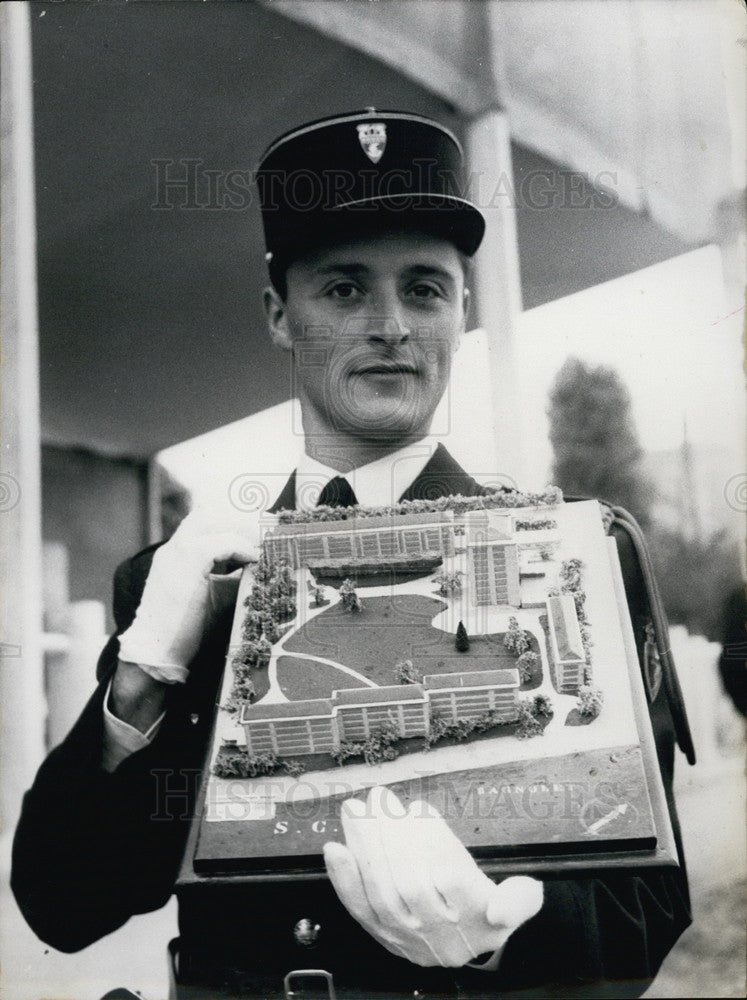 Press Photo Peace Keeper Shows Model of New Bagnolet Police Station Buildings - Historic Images