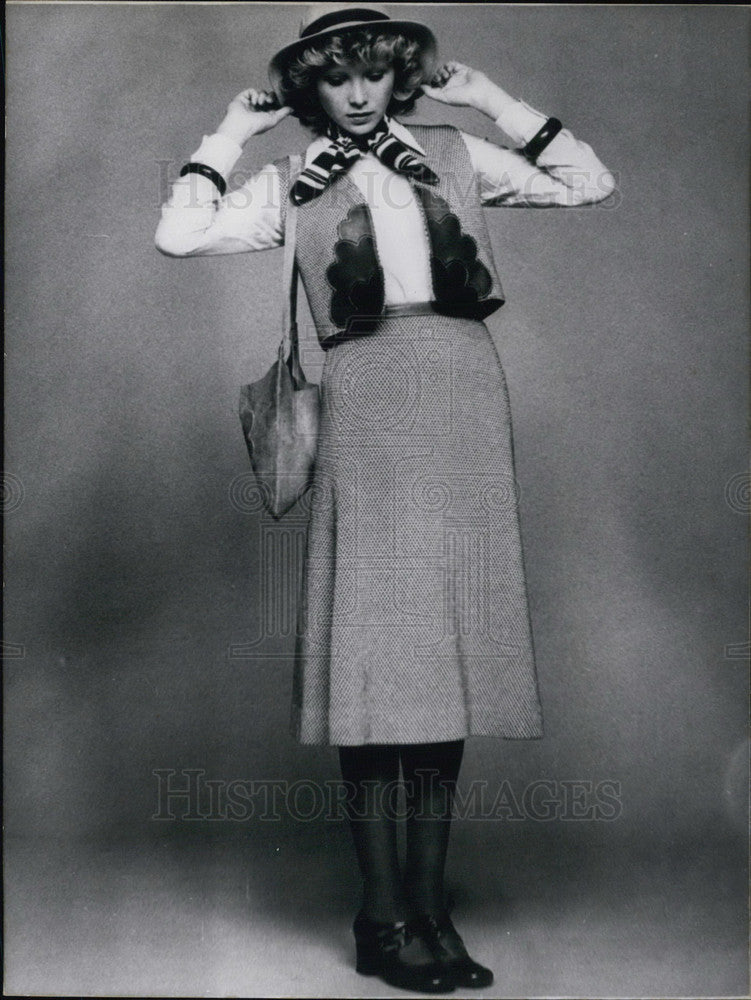 1971 Press Photo Model Wears Dejac Navy White Striped Bolero Vest White Blouse - Historic Images