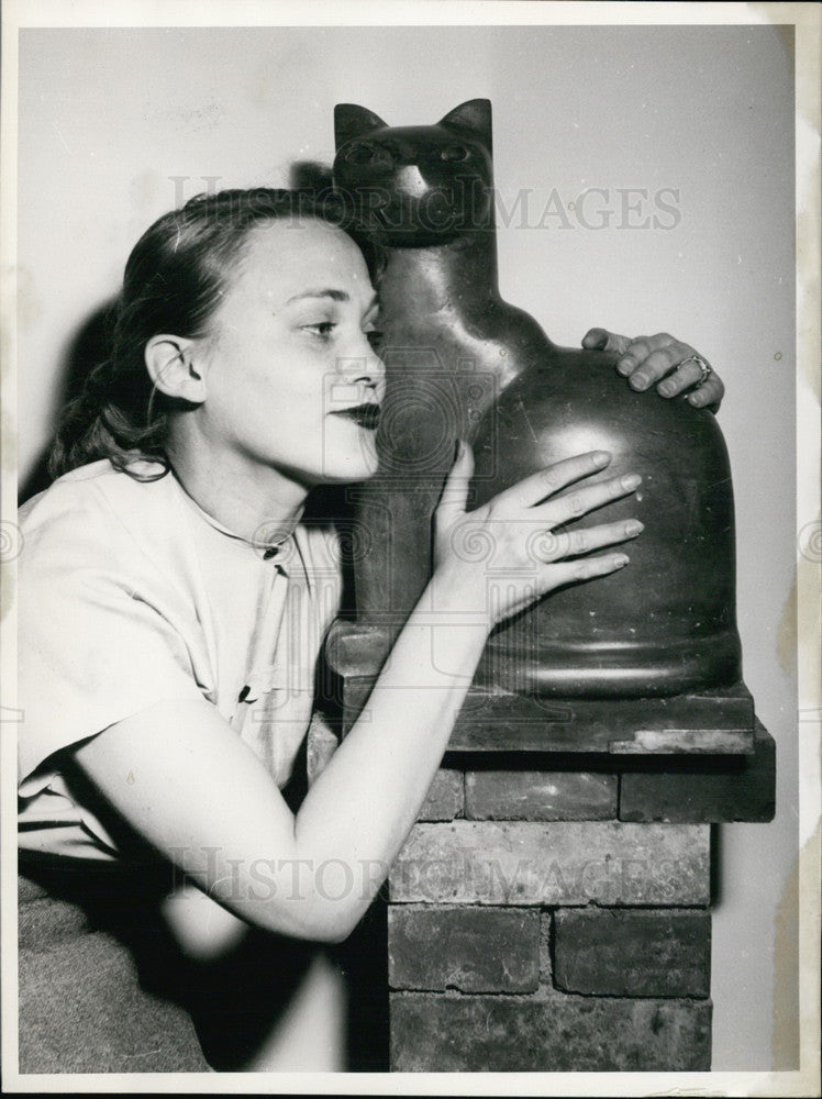 Press Photo Art Student of Berlin's Master School for Artisan Craftwork. - Historic Images