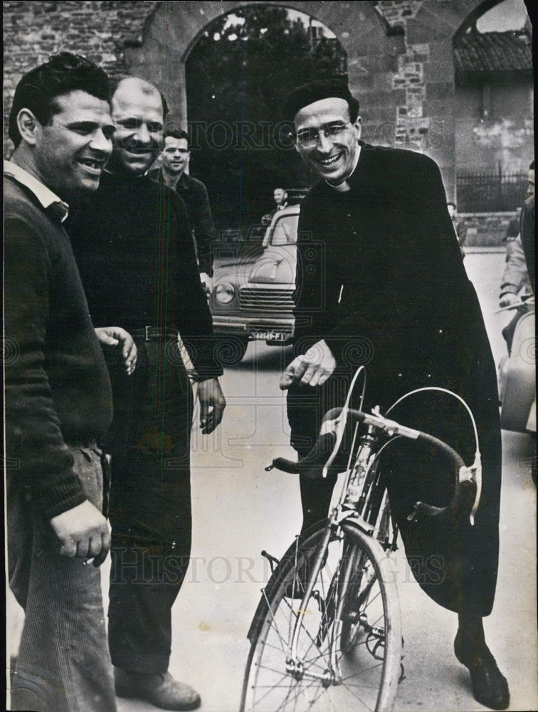 1952 Press Photo Italian Priest and Cyclist Danilo Cubattoli. - Historic Images
