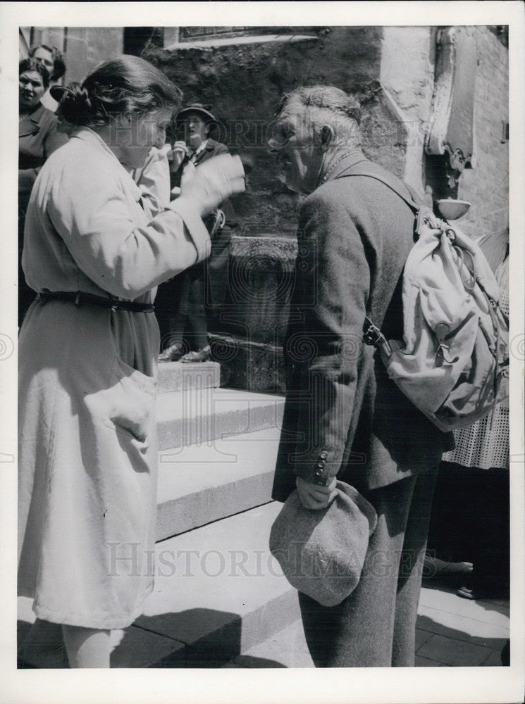 Press Photo Funeral of Cardinal von Faulhaber in Munich. Mourners. - Historic Images