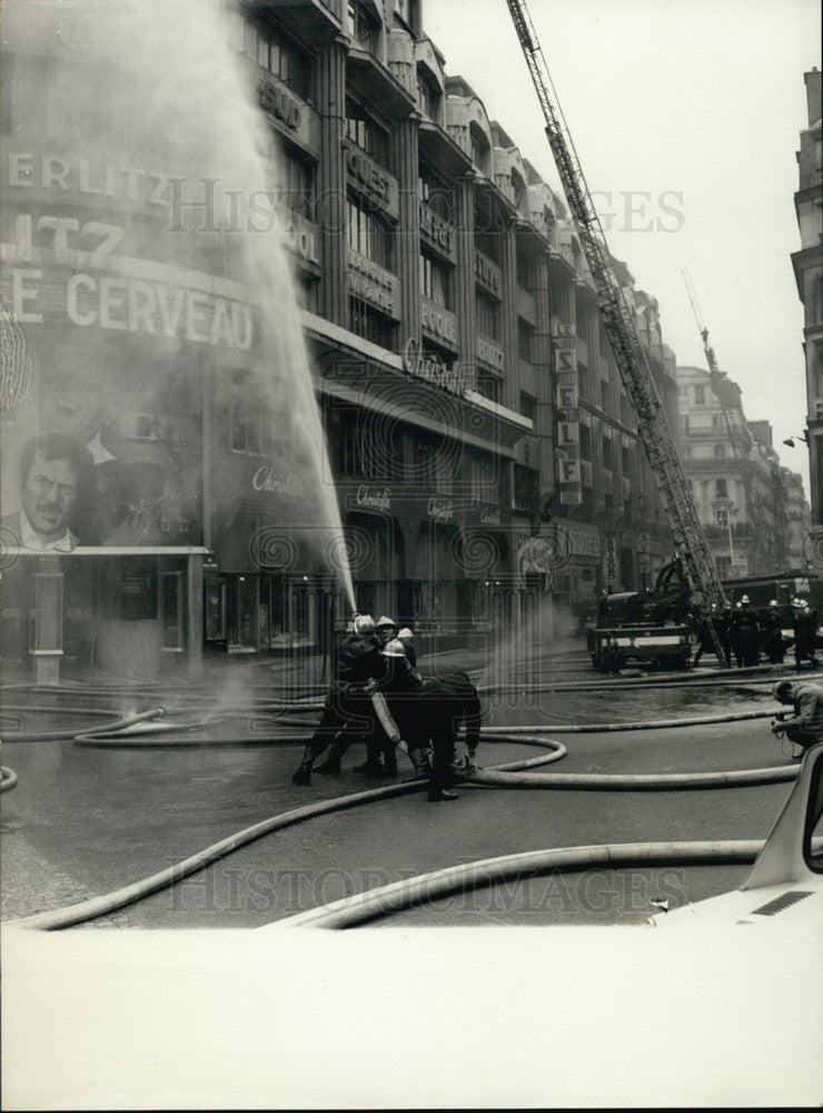 1969 Press Photo Firemen Stop Fire at the Berlitz Corporation - Historic Images