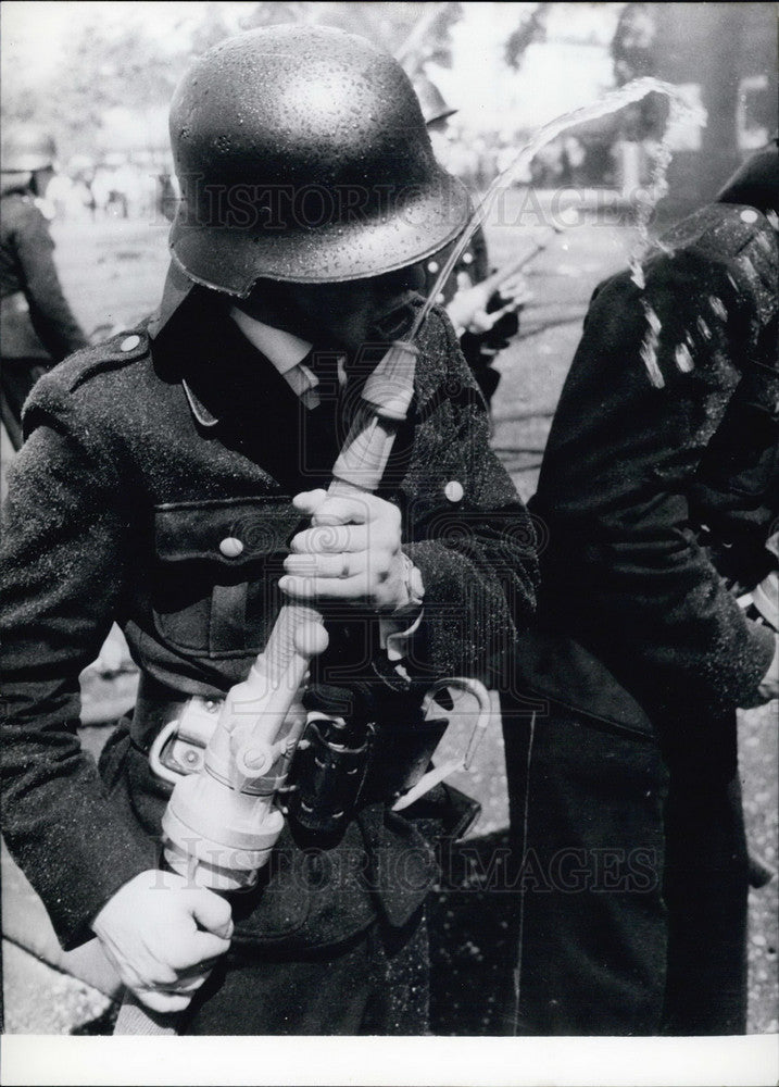 1967 Press Photo Fireman drinks from his hose. Germany.-Historic Images