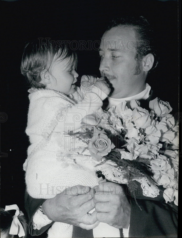 1970 Press Photo Father of the Year: Mercier with youngest daughter, Anita - Historic Images