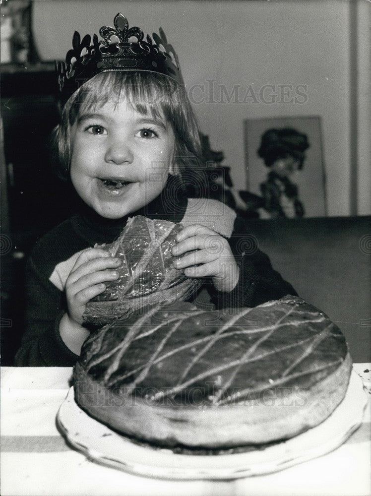 1976 Press Photo Child Eating Cake for a Feast Day - Historic Images