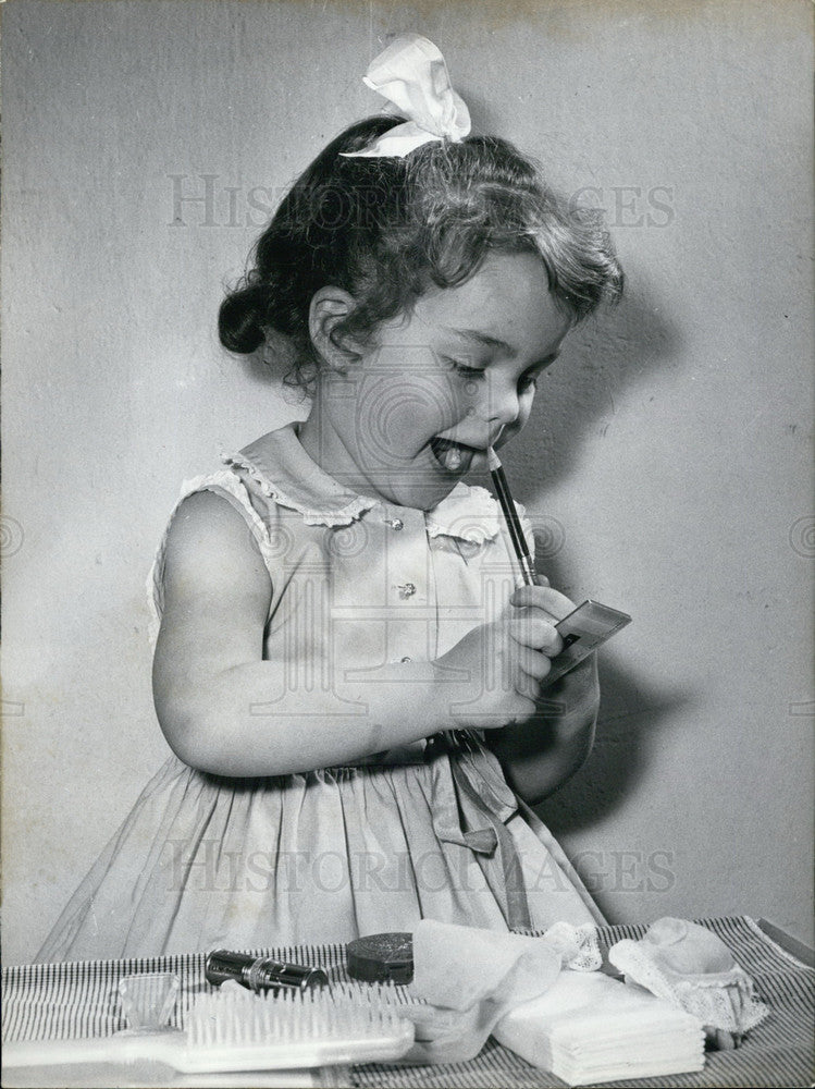 Press Photo Little Girl Putting on Cosmetics.-Historic Images