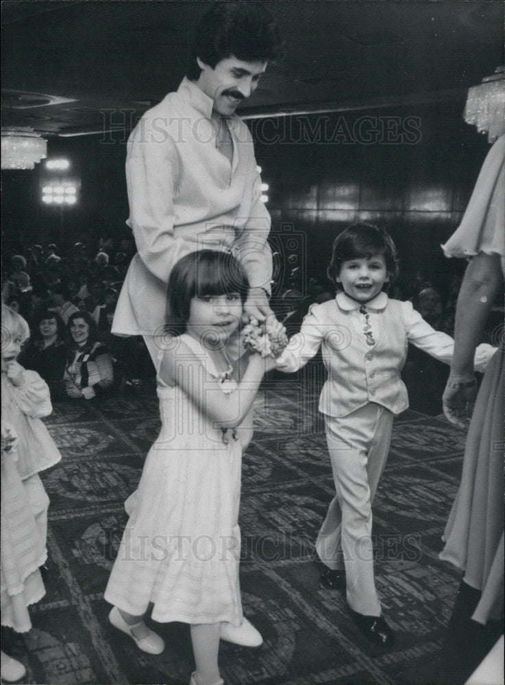 1979 Press Photo Child Models at a Show in Budapest - Historic Images