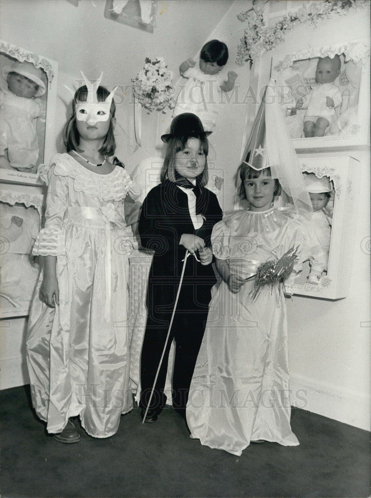 1981 Press Photo Children Dressed in Costume - Historic Images