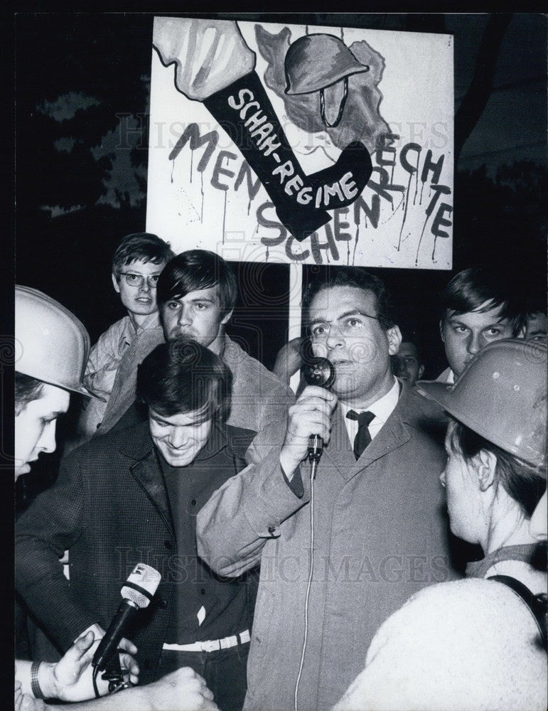 1968 Press Photo Vietnam and Human Rights Protest in Munich. - Historic Images