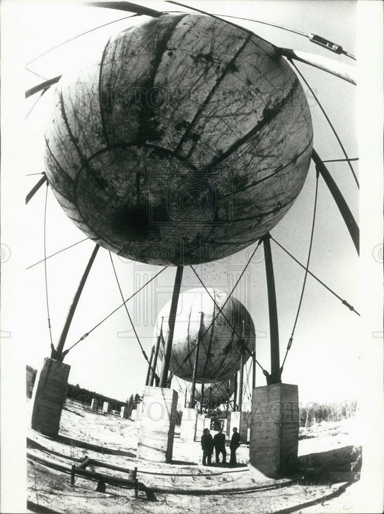 1976, Perm: Rubber Cistern Balloons - Historic Images