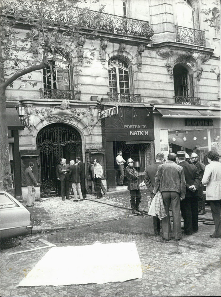 1977, Firemen Cover Human Remains in Sidewalk with White Sheet - Historic Images