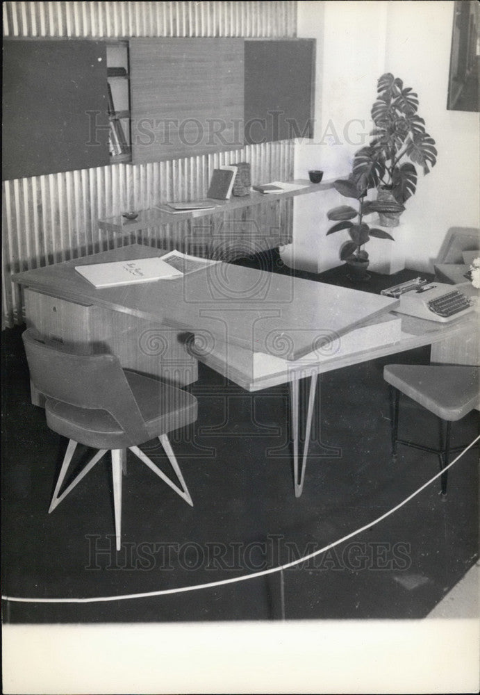 1955 Press Photo Ultra Modern Office Shown at Paris Artistic Decorators Show-Historic Images