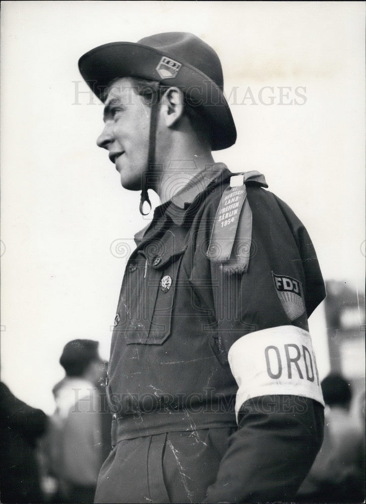 1954 Press Photo Freie Deutsche Jungend - New Hats. - Historic Images