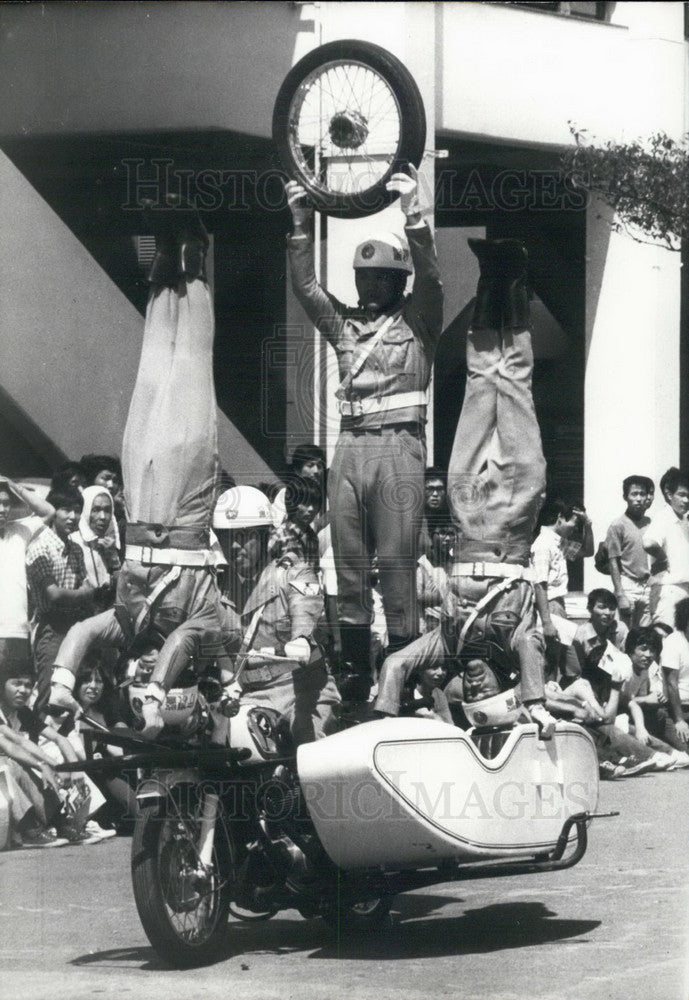 1973, Police Perform Act on Side-Car with Wheel at Harumi Exhibition - Historic Images