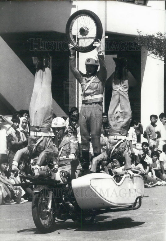 1973, Police Perform Act on Side-Car with Wheel at Harumi Exhibition - Historic Images
