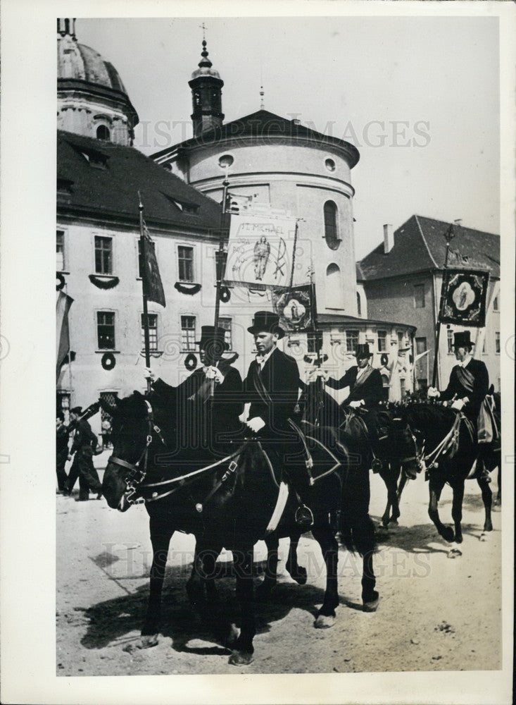 1952 Press Photo Traditional Horse Running in Germany.-Historic Images