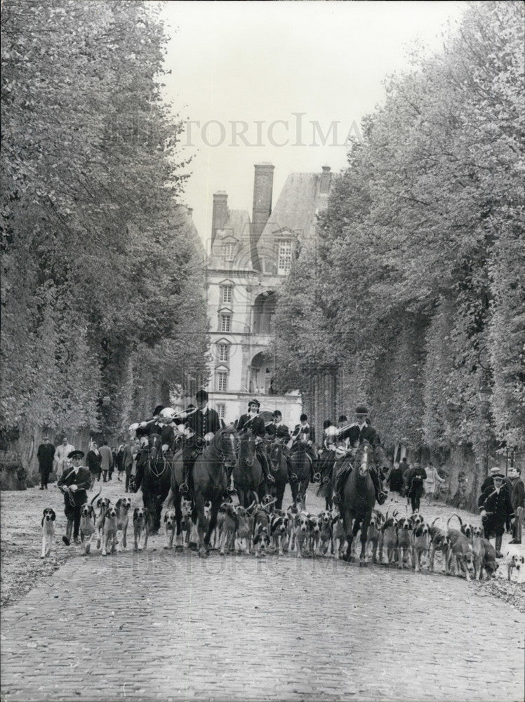 1967 Press Photo Royal Hunt at Fountainbleau Chateau Franchard Rally-Historic Images
