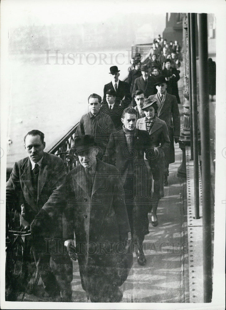 1939 Press Photo People Walking to Work as Result of Bomb Explosion-Historic Images