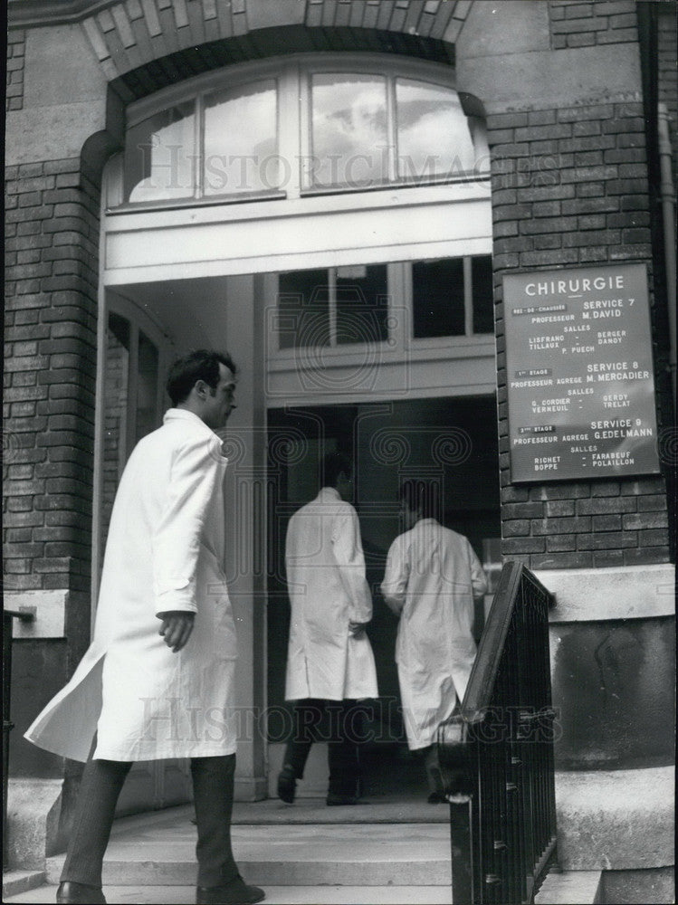 1968, The First Heart Transplant in Paris - Historic Images