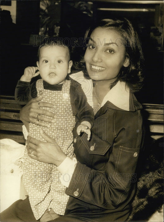 1973 Press Photo Michael Caine's Wife, Sakira, with their Daughter, Natasha-Historic Images
