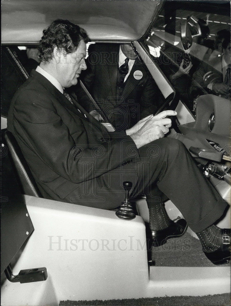 1973 Press Photo Olivier Guichard in the &quot;Minima&quot; at the Paris Auto Show - Historic Images