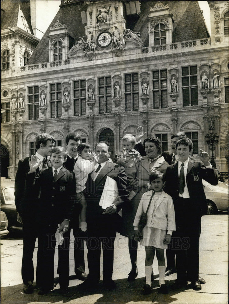 1972 Calvados Worker Maurice Perraud Named "Best Father in France" - Historic Images