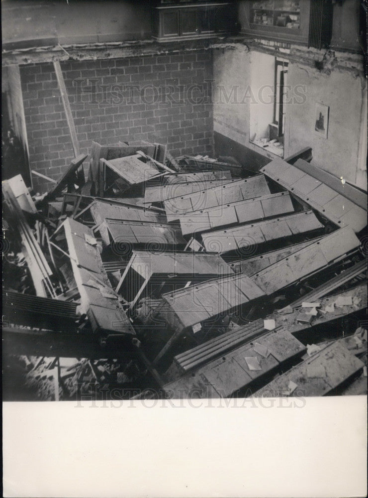 1954, Building Collapse 90 Students Fell 12 Feet 7 Injured - Historic Images