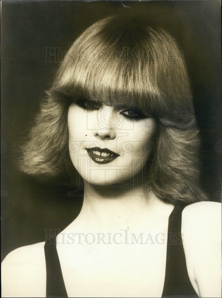 1976 Press Photo New Hairstyle for Spring by Camille Albane-Historic Images