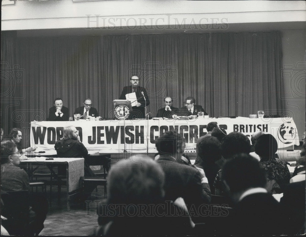 1972, Bomb Scare at the World Jewish Congress in London - Historic Images